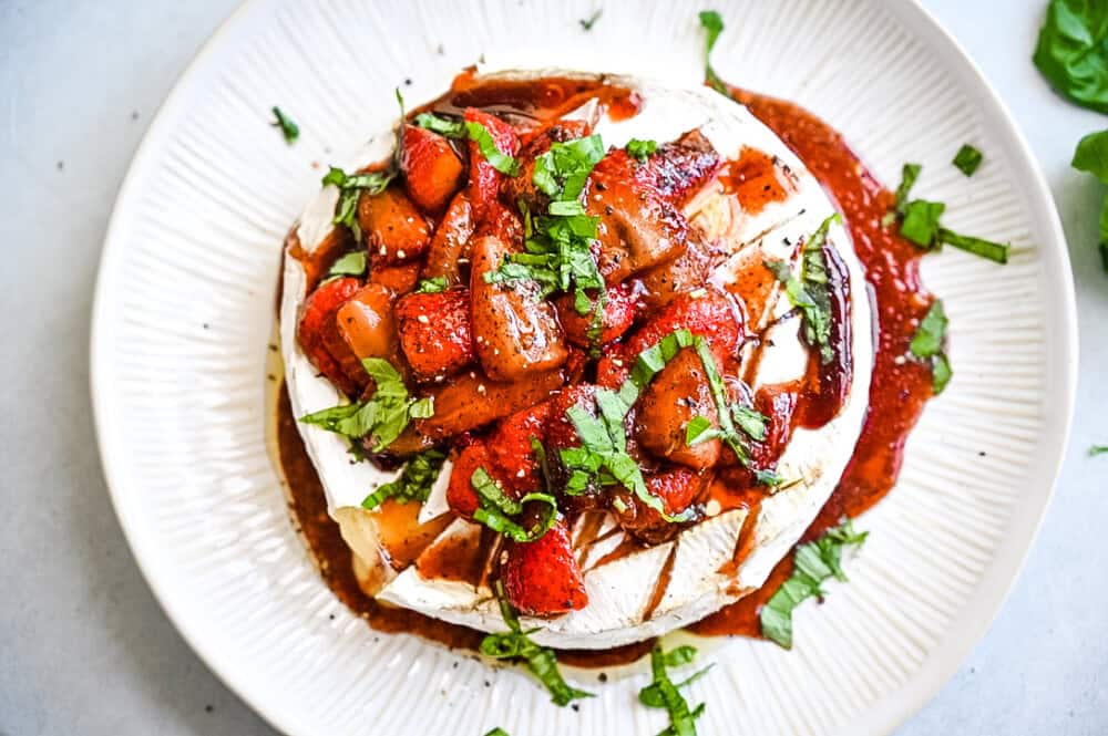 Strawberry and balsamic Baked Brie (the perfect summer Appetizer)